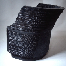 Tine Krumhorn „fauteuil solo patiné noir“