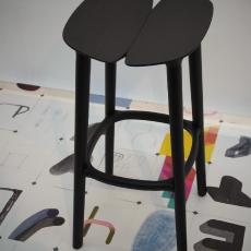 Ausstellung von Ronan & Erwan Bouroullec im Kölnischen Kunstverein, Barhocker Osso für Mattiazzi, 2012, Foto: Burat