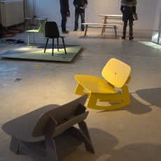 Lobbyist Lounger und Lobbyist Rocker von pliet sowie Stuhl Nerd von David Geckeler für Muuto präsentiert von Tøndel und Bauwensim Atelier Butzweilerhof, Foto: Burat