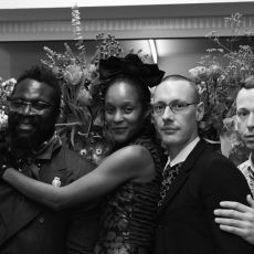 Flower Heads, Michelle Elie und Hugh Findletar mit Andreas Hoyer und Andy Scherpereel (Heimat) © Meiré und Meiré